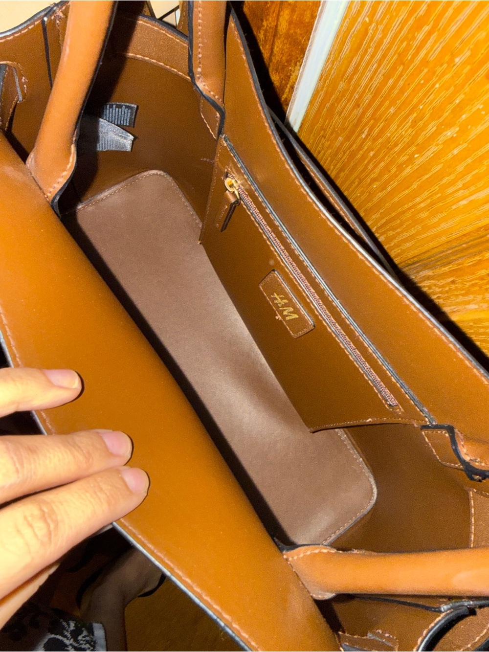 H&M Classic Brown Vegan Leather Tote Handbag with Belt Accent - Picture 2 of 2